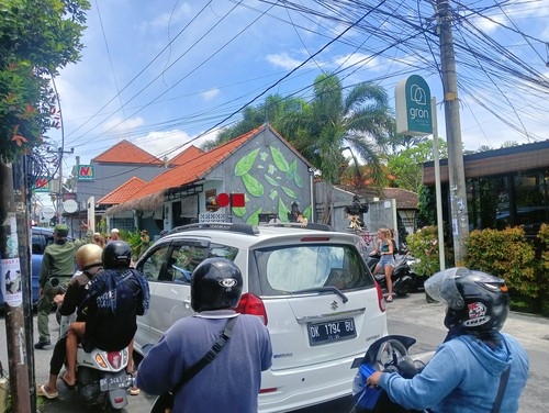 Uji coba pengalihan arus lalin di shortcut Canggu, Kuta Utara, Badung