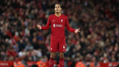 Virgil van Dijk Banjir Meme Usai Kalah di Anfield