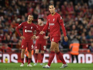 Van Dijk Akhirnya Tumbang Juga di Anfield