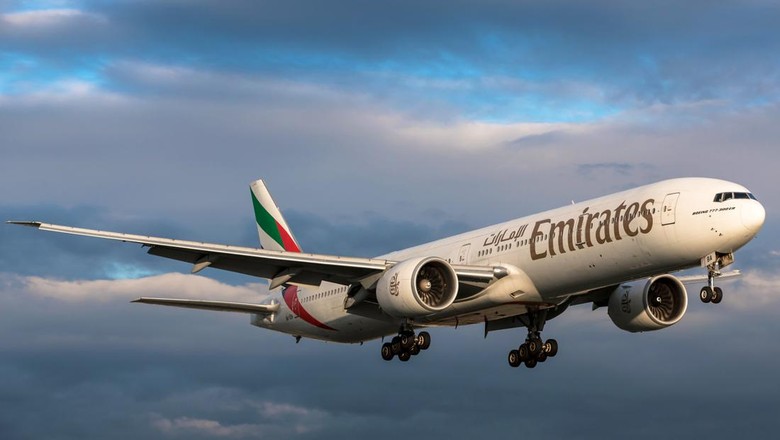 471517969 Emirates Airlines