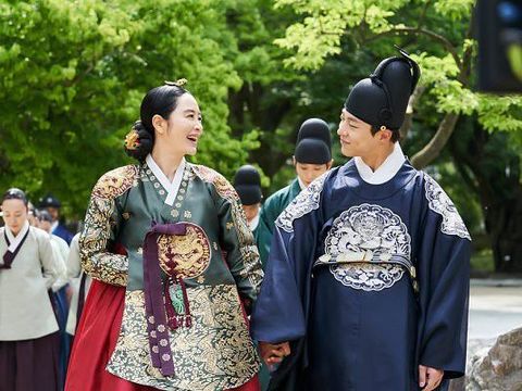 Bae In Hyuk di drama Korea Under the Queen's Umbrella