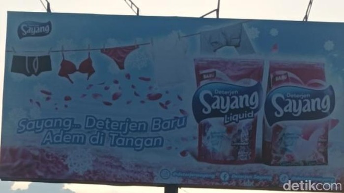 Baliho deterjen Sayang di Pekalongan tuai protes