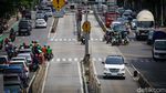 Bandel! Pengendara Ini Terobos Busway di Mampang