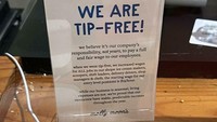 Kalau di sini si bos malah melarang pelanggan untuk kasih tips. Foto: Dok. BoredPanda