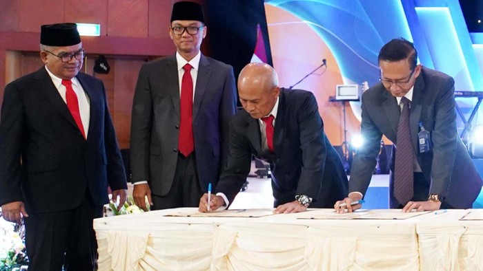 BSI bersinergi dengan PLN. Kerja sama ini memberikan kemudahan fasilitas pegawai PLN untuk memiliki rumah.