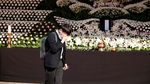 Air Mata, Bunga Krisan, dan Aliran Doa di Altar Duka Itaewon