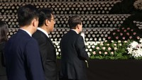 Salah satu altar terletak di Seoul Plaza, di depan balai kota Seoul. Altar ini dikunjungi oleh Presiden Korea Selatan Yoon Suk-yeol. Foto: Getty Images/Chung Sung-Jun