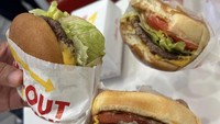 Lewat Instagram keduanya, Ririn dan Ibnu kompak saling bagi foto-foto kulineran mereka. Seperti momen mereka makan burger In-N-Out yang terkenal di Amerika. Foto: Instagram @ririnekawati @ibnujamil