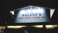 Melipir ke California, mereka berdua mampir ke restoran yang sajikan steak dan kepiting bernama Salito. Foto: Instagram @ririnekawati @ibnujamil