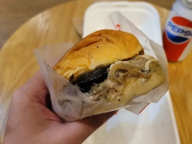 Burger Saus Mint Choco Dijual di Korea, Enak Nggak Ya?