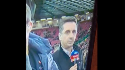 Detik-detik Muka Masam Gary Neville Dicuekin Cristiano Ronaldo