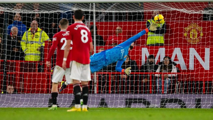 MANCHESTER, ENGLAND - OCTOBER 30:   David De Gea of Manchester United in action during the Premier League match between Manchester United and West Ham United at Old Trafford on October 30, 2022 in Manchester, United Kingdom. (Photo by Ash Donelon/Manchester United via Getty Images)