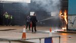 Detik-detik Pria Lempar Bom Molotov ke Pelabuhan Dover, Inggris