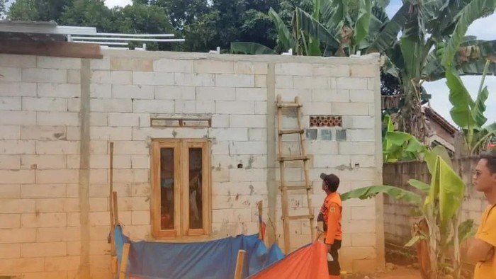 Diterpa Angin Kencang, Atap Rumah Warga di Cibungbulang Bogor Hancur (dok BPBD Kab Bogor)