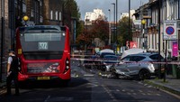 Suasana setelah dilaporkan terjadinya tembakan di Railton Road, London, Inggris, Senin (31/10/2022).
