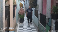 Gang ini memiliki panjang sekitar 600 meter dan lebar 120 centimeter. Seluruh jalan utama dipasang keramik.