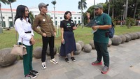 Gojek melalui GoTransit mengintegrasikan layanannya dengan layanan KRL Commuter Line. Layanan ini memudahkan warga yang melakukan city tour.