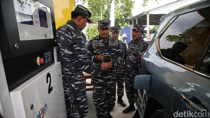 TNI AL kini punya Stasiun Pengisian Bahan Bakar TNI (SPBT) Terpadu I. SPBT ini berada di Komplek TNI AL Kodamar, Kelapa Gading, Jakarta Utara.