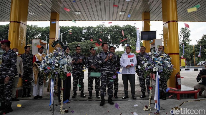 TNI AL kini punya Stasiun Pengisian Bahan Bakar TNI (SPBT) Terpadu I. SPBT ini berada di Komplek TNI AL Kodamar, Kelapa Gading, Jakarta Utara.