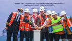 Ini Wujud Kapal Kontainer Terbesar yang Sandar di Pelabuhan Indonesia
