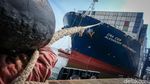 Ini Wujud Kapal Kontainer Terbesar yang Sandar di Pelabuhan Indonesia