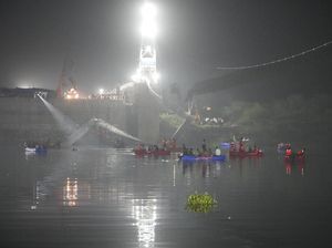 Jembatan Ambruk di India Tewaskan 132 Orang, Ini 5 Hal Diketahui