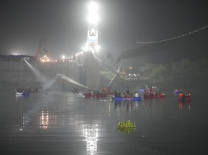 Jembatan Ambruk di India Tewaskan 132 Orang, Ini 5 Hal Diketahui