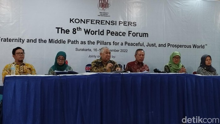 Jumpa pers persiapan world peace forum