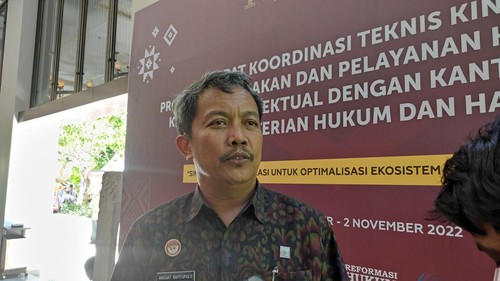 Kakanwil Kemenkumham Bali Anggiat Napitupulu saat ditemui wartawan di acara Direktorat Jenderal Kekayaan Intelektual (Ditjen DJKI) di Kecamatan Kuta, Kabupaten Badung, Senin, (31/10/2022). (I Wayan Sui Suadnyana/detikBali)