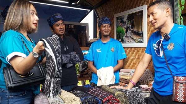 PT Bank Central Asia Tbk (BCA) senantiasa mendorong transformasi 10 Desa Wisata Mitra Bakti BCA menjadi daerah tujuan wisata baru. Berbekal histori dan pengalaman membina sejumlah Desa Wisata, perseroan yakin 10 Desa Wisata Mitra Bakti BCA dapat menjadi penggerak ekonomi baru yang memberikan manfaat bagi masyarakat. PT Bank Central Asia Tbk (BCA) senantiasa mendorong transformasi 10 Desa Wisata Mitra Bakti BCA menjadi daerah tujuan wisata baru. Berbekal histori dan pengalaman membina sejumlah Desa Wisata, perseroan yakin 10 Desa Wisata Mitra Bakti BCA dapat menjadi penggerak ekonomi baru yang memberikan manfaat bagi masyarakat.