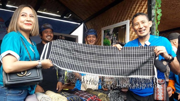 10 Desa Wisata Mitra Bakti BCA tersebut merupakan finalis dari ajang Anugerah Desa Wisata Indonesia (ADWI) 2022 yang diselenggarakan oleh Kementerian Pariwisata dan Ekonomi Kreatif, yang dititipkan kepada BCA untuk mendapatkan pendampingan dan pelatihan demi bertransformasi menjadi destinasi pariwisata unggulan baru.
