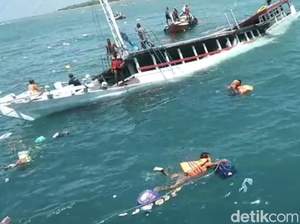 Video Detik-detik Kapal Mila Jaya Tenggelan di Perairan Sapudi