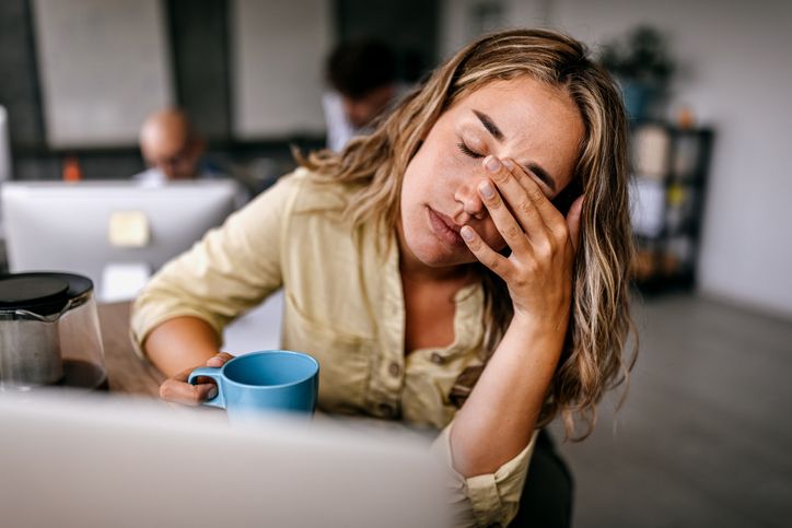 Drinking coffee causes headaches