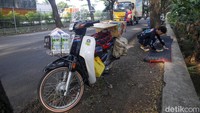 Kopi Motoran yang ia dirikan sejak Juni 2022 lalu ini menyajikan suasana dan sensasi baru bagi anda untuk menikmati secangkir kopi.