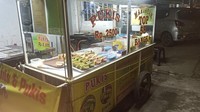 Martabak Top 58 di kawasan Kedoya, Jakarta Barat juga menawarkan pukis yang empuk manis. Pilihan rasanya ada original dan pandan dengan topping cokelat meisjes. Untuk menikmatinya, cukup membayar Rp 2.500 saja per buah lho! Foto: Google Review