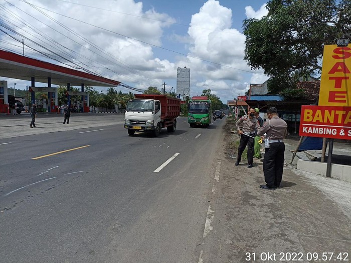Lokasi kecelakaan di Jalan Raya Wates depan SPBU UAD, Pedukuhan Tonalan, Kalurahan Argosari, Sedayu, Bantul, Senin (31/10/2022) pagi.