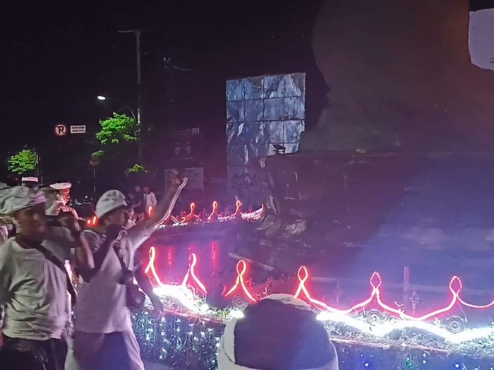 Lumrahnya, watangan dalam pementasan Calonarang akan ditandu ke setra atau kuburan. Namun karena lokasi pementasan malam jaraknya jauh dari kuburan, satu dari 108 watangan itu ditempatkan di perempatan dekat Gedung Kesenian I Ketut Maria Tabanan.