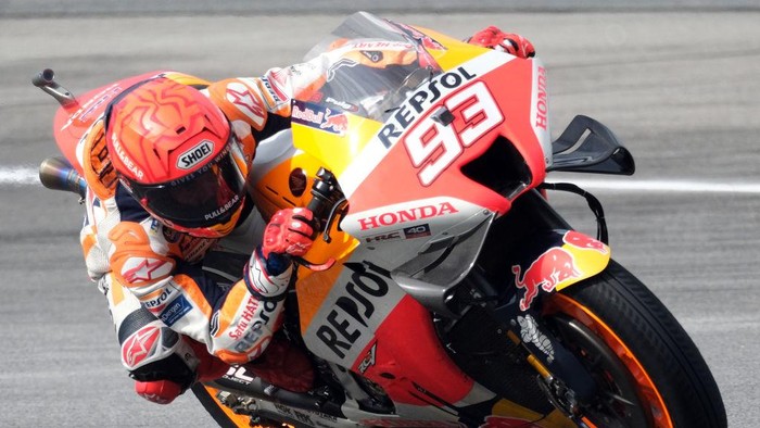 KUALA LUMPUR, MALAYSIA - OCTOBER 22: Marc Marquez of Spain and Repsol Honda Team at parc ferme after his front row result during the qualifying session of the MotoGP PETRONAS Grand Prix of Malaysia at Sepang Circuit on October 22, 2022 in Kuala Lumpur, Malaysia. (Photo by Steve Wobser/Getty Images)