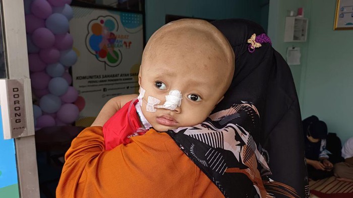 Alfeandra Dewangga mengidap kanker pada batang otaknya. Yuk, kita bantu kesembuhan Alfeandra lewat donasi di berbuatbaik.id.