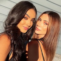 Miss Grand Puerto Rico 2020 Fabiola Valentin dan Miss Grand Argentina 2020 Mariana Varela baru-baru ini mengunggah video yang bikin heboh. Menampilkan kemesraan, mereka akhirnya mengaku punya hubungan spesial sekaligus mengumumkan pertunangan. Foto: Instagram @marianajvarela
