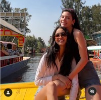 Dalam video yang diunggah, keduanya menunjukkan pose-pose mesra ketika menghabiskan waktu bersama. Tampaknya mereka sudah cukup lama menjalin hubungan. Foto: Instagram @marianajvarela