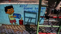 Pengelola RPTRA Manggis mengatakan, fasilitas permainan di RPTRA Manggis aman digunakan oleh anak-anak 