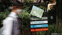 Sebelumnya, anggota Komisi C DPRD DKI Jakarta Eneng Maliyanasari mendesak Pemprov DKI Jakarta membenahi kondisi dan fasilitas ruang publik terpadu ramah anak (RPTRA) yang rusak dan tidak ramah anak. Dia melihat banyak fasilitas di RPTRA yang tak terawat, bahkan rusak. 