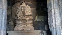 Dapat dilihat, patung Ganesha seperti menggeggam modaka yang merupakan mangkuk berisi cairan ilmu pengetahuan yang menjadi laksana dari Ganesha, Yogyakarta, 15 Mei 2019. Belakangan ini, Uang rupiah pecahan Rp 20 ribu itu tiba-tiba menjadi bahan pembicaraan setelah salah satu politikus India angkat bicara. (Wolfgang Kaehler/Getty Images)