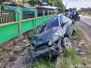 Detik-detik Mengerikan 3 Guru di Pinrang Tabrakan Mobil Vs Motor, 2 Tewas