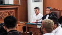 Bharada Richard Eliezer menjalani sidang lanjutan dalam kasus pembunuhan Brigadir Yosua Hutabarat hari ini, Senin (31/10), di Pengadilan Negeri Jakarta Selatan. Dalam sidang kali ini akan dihadirkan 12 orang saksi, termasuk di antaranya adalah ART Putri Candrawathi, Susi.