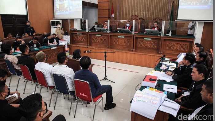 Asisten rumah tangga (ART) Ferdy Sambo, Susi, menjadi salah satu saksi dalam sidang Bharada Richard Eliezer. ART Ferdy Sambo berulang kali menjawab tidak tahu.