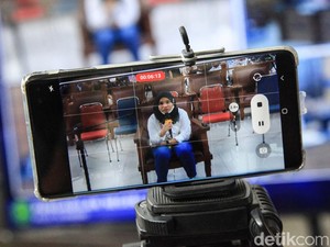 Hakim Tegur ART Sambo dan Putri karena Keterangannya Tidak Konsisten