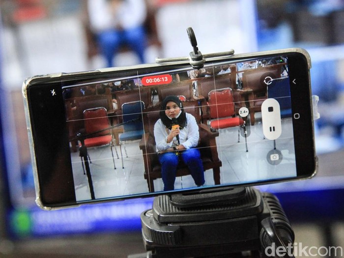 Asisten rumah tangga (ART) Ferdy Sambo, Susi, menjadi salah satu saksi dalam sidang Bharada Richard Eliezer. ART Ferdy Sambo berulang kali menjawab tidak tahu.