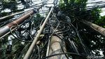 Nyaris Dua Bulan Anies Beraksi, Mampang Belum juga Bebas Kabel Semrawut